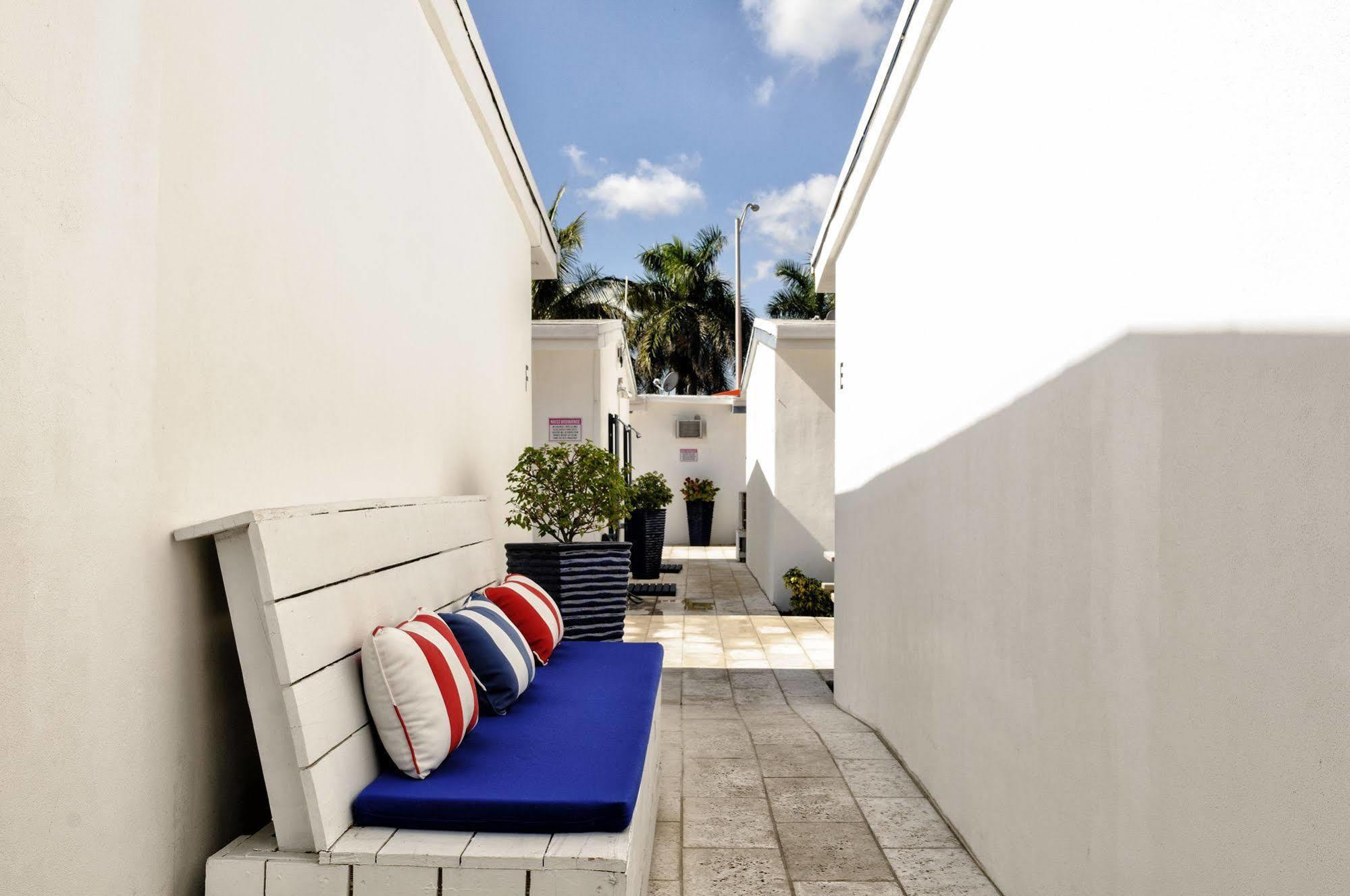 Hollywood Beach Suites And Hotel Exterior foto